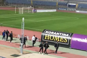 Στο γήπεδο οι δύο ομάδες/ΦΩΤΟΣ 