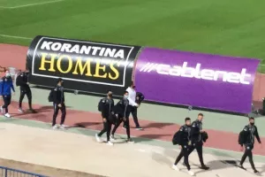 Στο γήπεδο οι δύο ομάδες/ΦΩΤΟΣ 