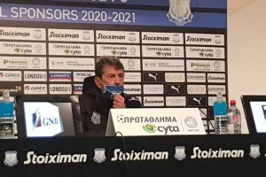"Δεν θα το συζητήσω δημόσια, δεν πατάς απλά ένα κουμπί..."