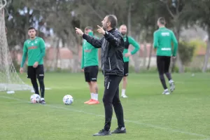 ΚΛΙΚΣ απ' το "Ηλίας Πούλλος"