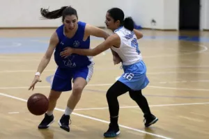 Ορχήστρα... η Χρύσω Κωνσταντίνου