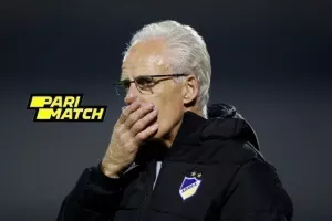 Στην έξοδο ο Μακάρθι...