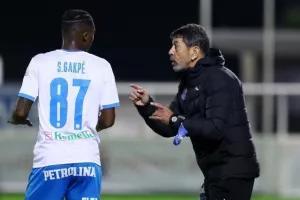 Φεύγει, αλλά δεν φεύγει από τον Απόλλωνα...