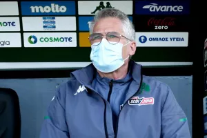 Εκνευρισμένος ο Μπόλονι: «Πώς είναι δυνατόν να παίξουμε αυτόν τον αγώνα;»