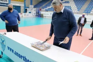 Φώτος από την κοπή της βασιλόπιτας 