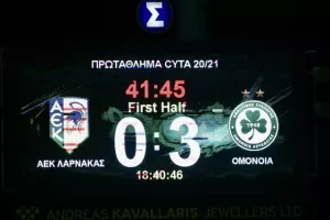 Υπόθεση... ημιχρόνου και ΤΡΙΑΡΑ στην "Αρένα"! (Φώτος)