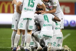 Υπόθεση... ημιχρόνου και ΤΡΙΑΡΑ στην "Αρένα"! (Φώτος)