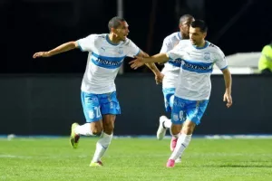 Τεράστια ανατροπή και ξανά στην κορυφή! (φώτος)