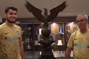 Κάτι ετοιμάζει... με Φοίβο και Κωστάκη!