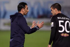Έμεινε... μακριά