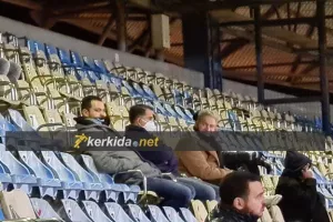 Στην κερκίδα, η... στάση και μεταγραφές