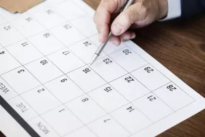Όλες οι αργίες του 2021 - Πόσα τριήμερα θα έχουμε