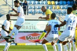 Φουντώνει η μάχη της παραμονής