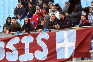 "Παρακαλούμε δείξτε σεβασμό και κατανόηση"