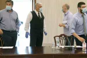 Μέτρα/ Στις 14:30 τηλεδιάσκεψη 