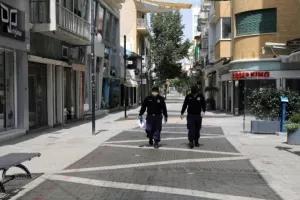 Σταδιακό «ξεκλείδωμα» ανά 15νθήμερο - Τι ανοίγει πρώτα