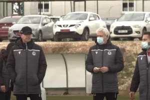 Τετ-α-τετ Μπεργκ με Παπουλή, δίτερμα στο "Η. Πούλλος"