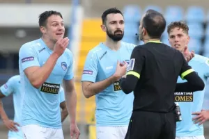 Παράπονα Κβίντα: "Δεν ήταν πέναλτι/Πήραν λάθος αποφάσεις"