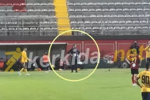 Την "πλήρωσε" το σακάκι του Κέρκεζ!