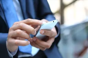 Δεν καταργούνται τα SMS/Ρεπορτάζ offsite