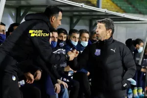 Στον πάγκο του ΑΠΟΕΛ και "γροθιές" με "Πούρσα" ο Πετράκης