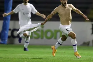 Ξέσπασμα... με ημίγυμνο Μαΐντεβατς! (ΦΩΤΟΣ)