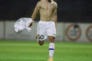 Ξέσπασμα... με ημίγυμνο Μαΐντεβατς! (ΦΩΤΟΣ)
