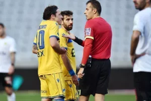 ΑΠΟΒΟΛΗ μέσω VAR για Ντε Βινσέντι