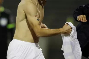 Ξέσπασμα... με ημίγυμνο Μαΐντεβατς! (ΦΩΤΟΣ)