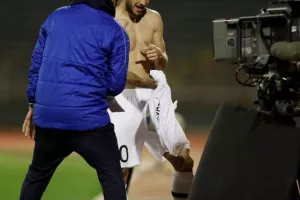 Ξέσπασμα... με ημίγυμνο Μαΐντεβατς! (ΦΩΤΟΣ)