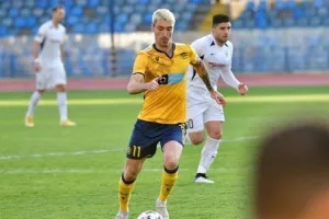 Είναι ΑΠΟΥΣΙΑ
