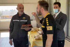 ΑΕΚ: Η τούρτα έκπληξη στον εορτάζοντα Τάνκοβιτς (βίντεο)