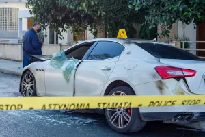ΦΩΤΟΣ/ Το όχημα του Λυσάνδρου μετά τον εμπρησμό
