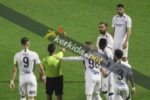 Κόκκινη κάρτα; Πρώτη φορά!