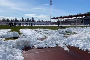 Καθαρίζεται το τερέν - Προς διεξαγωγή το ΑΕΛ-ΑΕΚ
