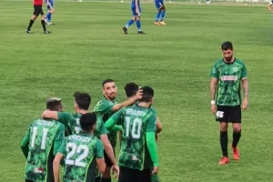 Νίκη και ανεβαίνει η ΑΕΖ