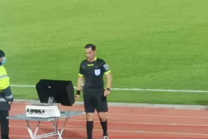 VAR και κόκκινη στον Μαλεκκίδη στα χασομέρια του ντέρμπι 