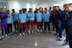 Τούρτα στα αποδυτήρια για τα 85χρονα (φώτος)