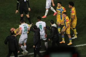 (ΦΩΤΟΣ) Ενταση, "κοκορομαχίες" και κίτρινη ο Κούσουλος
