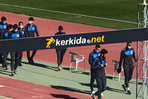 (ΦΩΤΟΣ) Η άφιξη της Ανόρθωσης στην Πάφο 