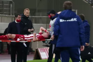 Πρόβλημα με Βρουσάι στον Ολυμπιακό: Αποχώρησε με φορείο