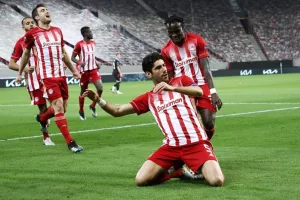 Ξεχωριστή νίκη για Μπουχαλάκη κόντρα στην Αϊντχόφεν