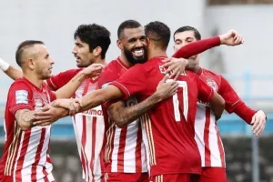 Ο Ραφίνια δώρισε φανέλα της Φλαμένγκο στον Μπουχαλάκη! (φώτο)