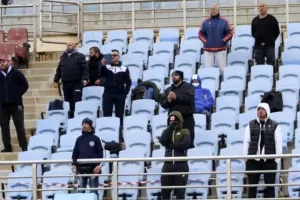 Αψήφησαν την απαγόρευση και πήγαν γήπεδο (φώτο)