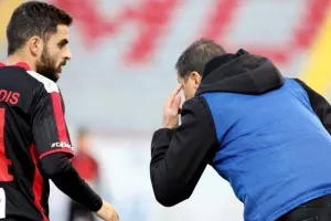 Επέστρεψε... με ΚΑΡΕ και ευστοχία απ' την "άσπρη βούλα"! (Φώτος)