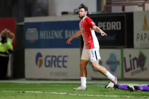 Επέστρεψε... με ΚΑΡΕ και ευστοχία απ' την "άσπρη βούλα"! (Φώτος)