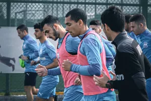 Επέστρεψε και φουλάρει…
