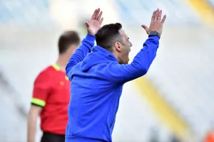 "Πούρσα" σε παίκτες: "Δεν είναι ποδόσφαιρο αυτό που παίζετε"