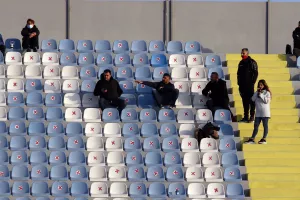 Πρόστιμο για κόσμο (45 αντί 20) στην εξέδρα!
