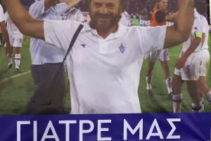 Λουλούδια από τους παίκτες της Ανόρθωσης εις μνήμη του Σέργη Σεργίου  (βίντεο/φώτος) 